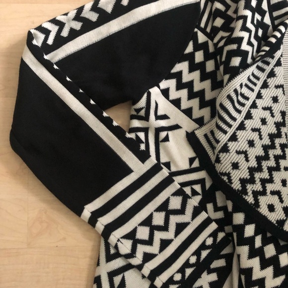 Larry Levine B&W Open Cardigan - Picture 2 of 8